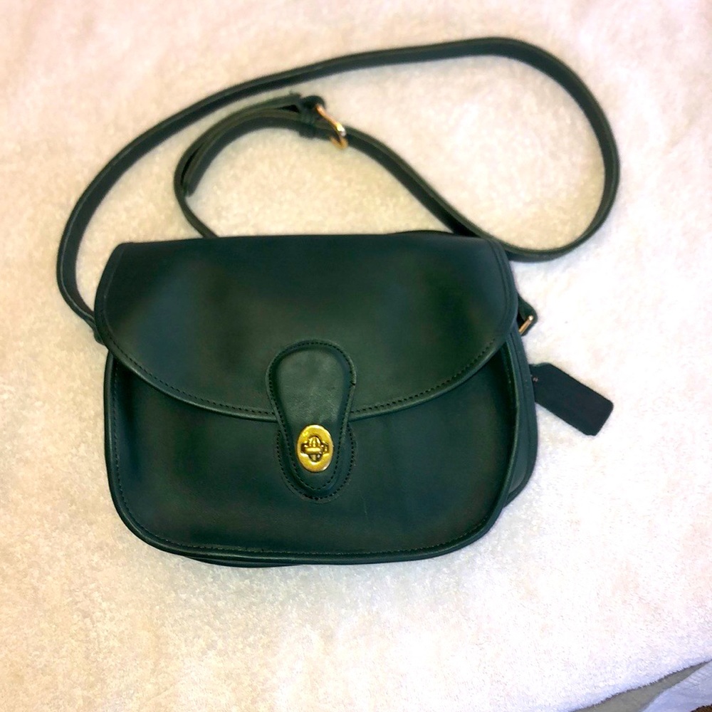 Coach bag vintage 9954. hunter green - great fall bag !! Very good condition